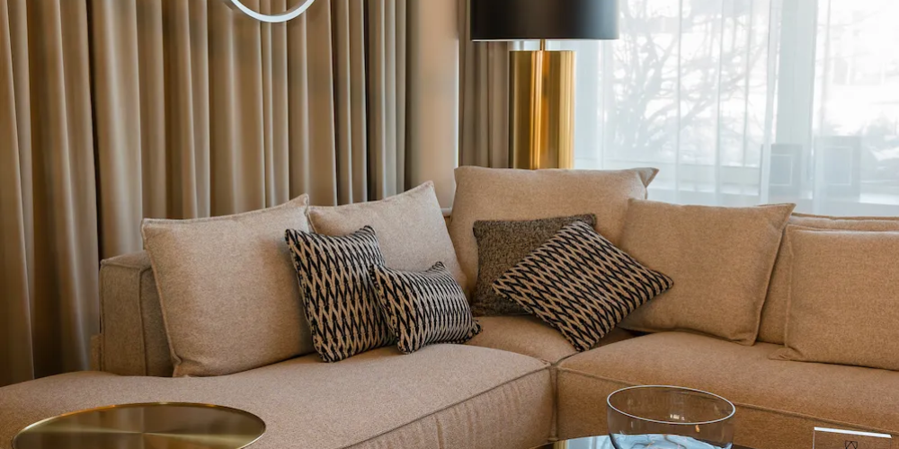 kremowy nowoczesny narożnik larent od befame w ofercie sklepu tomart.art